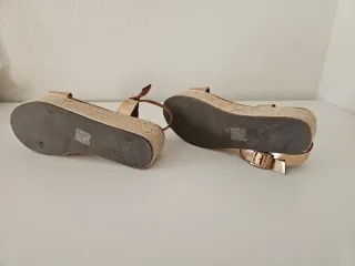 Sandalias doradas plataforma esparto