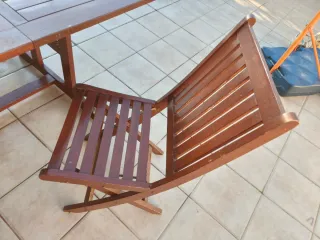 Mesa y sillas de jardín terraza