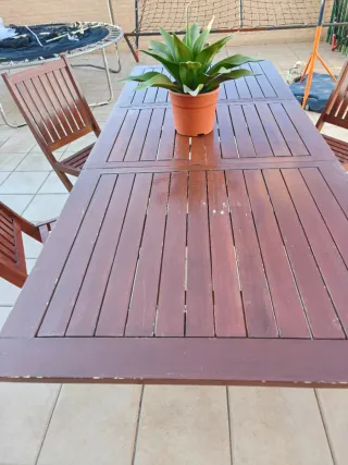 Mesa y sillas de jardín terraza