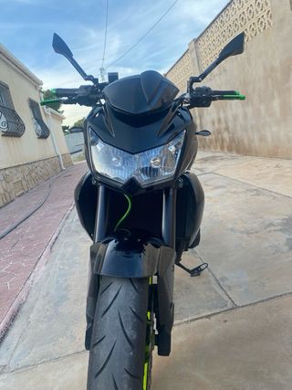 Kawasaki Z750 Negra y Verde