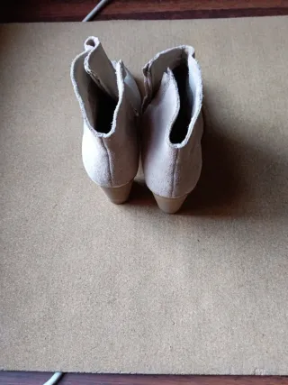 Botines beige Stradivarius