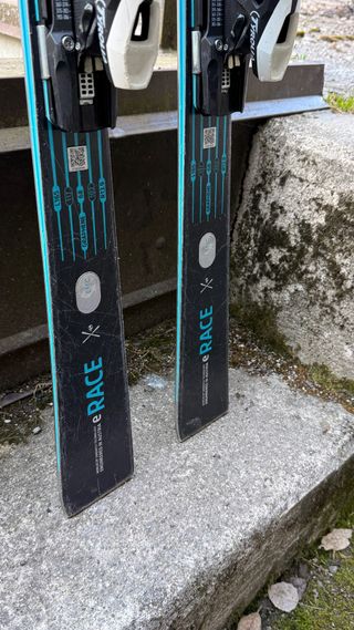 Sci Head E-Race 165cm 2026