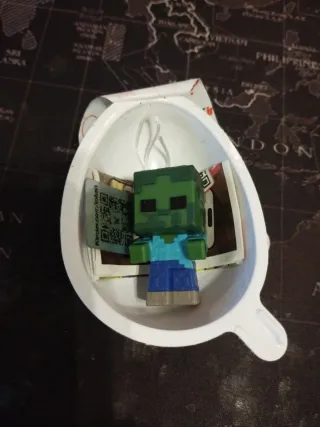Muñeco Minecraft Kinder Joy