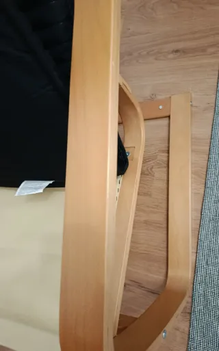 Dondola Poäng Ikea in legno e tessuto nero