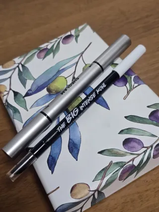 Set de maquillaje: delineadores y sombras.NUEVO.