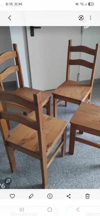 Mesa de comedor de madera con 4 sillas