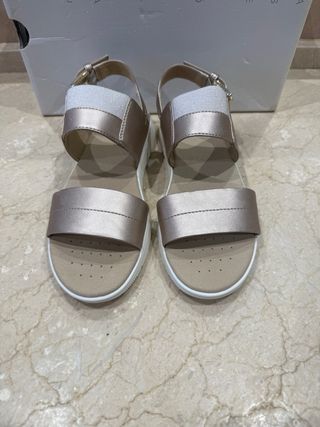 Sandalias doradas mujer