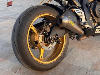 Suzuki GSXR 600 K7 Azul, Blanco y dorado
