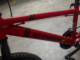 Bicicleta infantil B'TWIN 20 roja