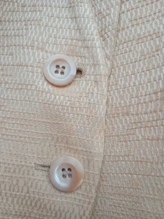 Traje chaqueta y falda oro claro