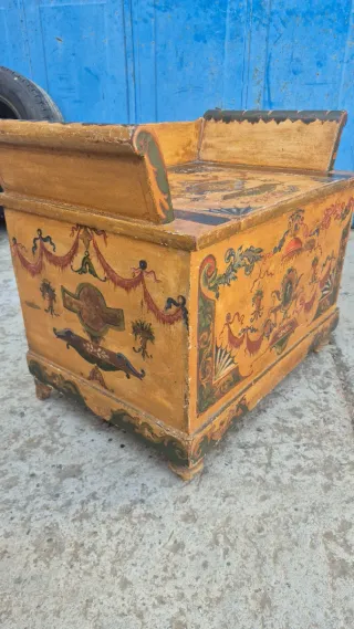Arca pintada a mano decorativa