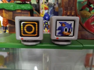 Lote 2 ítems Diorama de Sonic