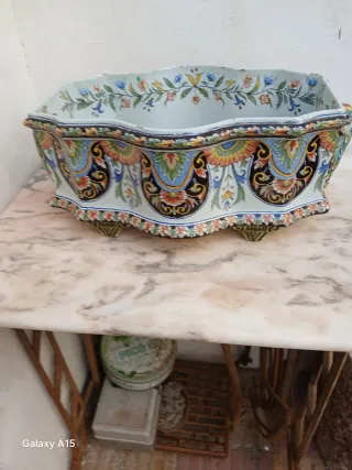 Jardinera antigua de porcelana decorada