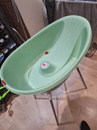 Bañera bebé verde con patas