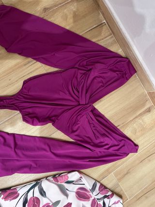 Conjunto celebración morado y estampado floral