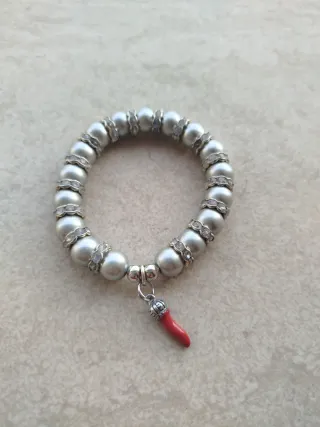 Bracciale elastico con cornetto rosso