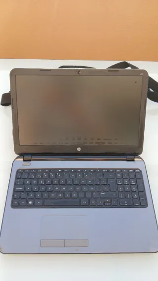 HP 256 G8 Portátil + Funda + cargador