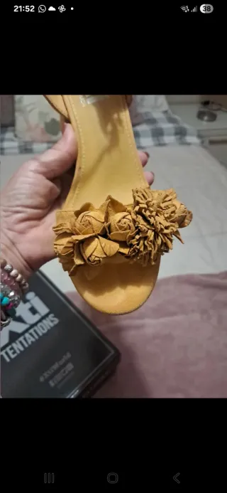 Sandalias Xti Talla 38 Flores Amarillas antelina