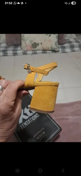 Sandalias Xti Talla 38 Flores Amarillas antelina