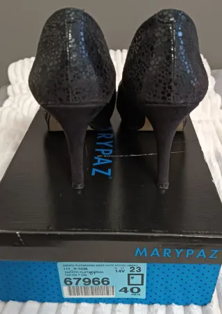 Zapatos de tacón Marypaz negros peep toe