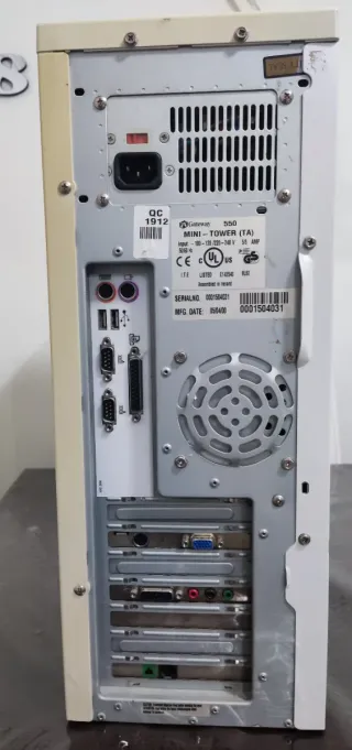 Ordenador Gateway Pentium 3 550mhz