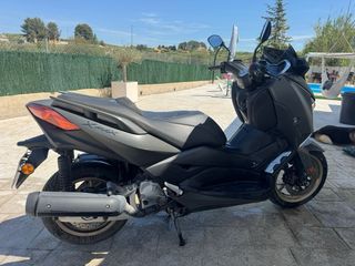 Yamaha XMAX 125 Tech MAX poco uso