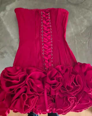 Vestido mini corsé con volantes