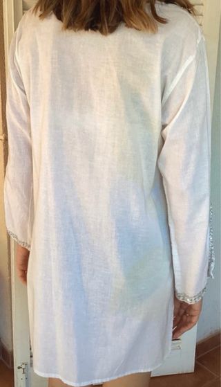 Túnica blanca bordada talla M