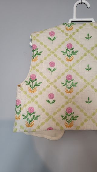 Chaleco Zara flores bordadas