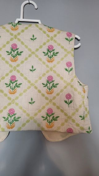 Chaleco Zara flores bordadas