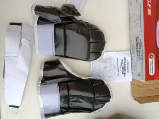 Blanco de boxeo Hexagonal Warrior con guantes