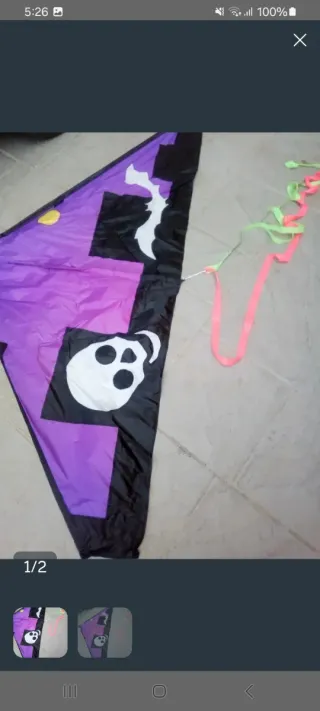 Cometa con diseño de calavera