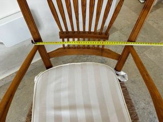 Mesa redonda madera y 4 sillas comedor,