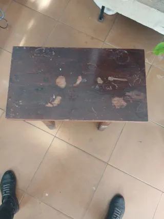 Mesita de noche antigua de madera maciza