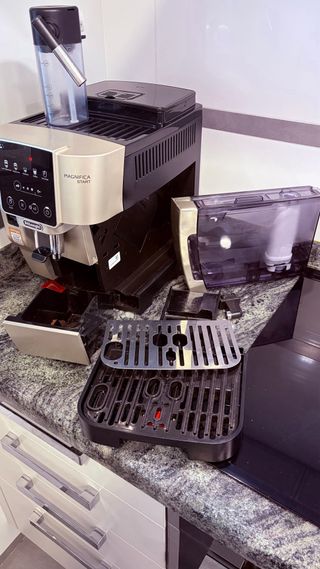 Cafetera Delonghi Magnífica Start