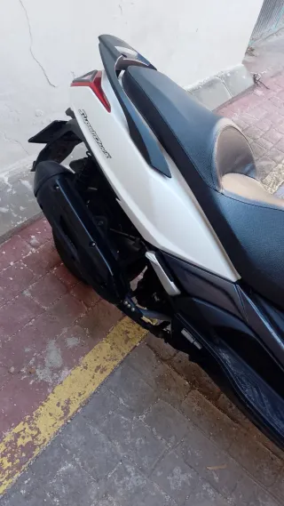 Kymco 125cc Maxi Scooter Automática