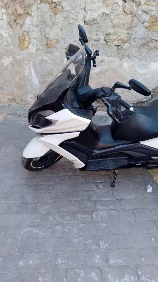 Kymco 125cc Maxi Scooter Automática