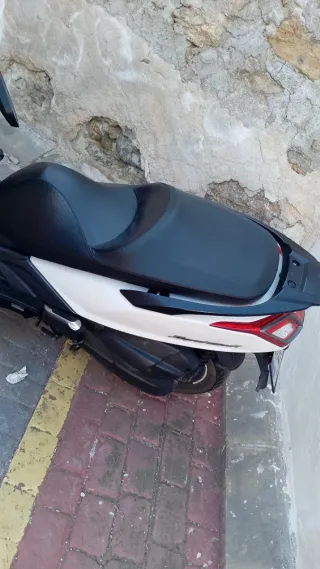Kymco 125cc Maxi Scooter Automática