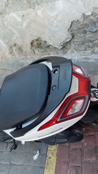 Kymco 125cc Maxi Scooter Automática