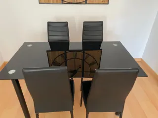 Mesa comedor cristal negro y 4 sillas