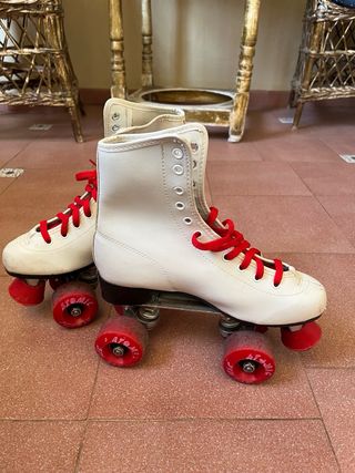 Patines ATOMIC blancos con cordones rojos