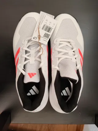 Zapatillas Adidas Gamecourt Blancas y Rojas