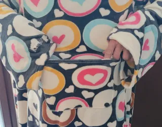 Plaid con maniche fantasia cuori