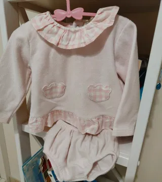 Conjunto bebé rosa con volantes