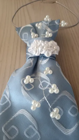 Cravatta gioiello azzurro e bianco