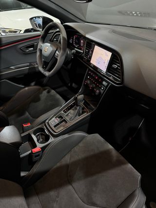 SEAT Leon Cupra ST 300 R