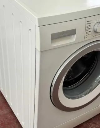 LAVADORA DE CARGA FRONTAL MARCA SIEMENS DE 8 KILOS