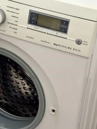 LAVADORA DE CARGA FRONTAL MARCA SIEMENS DE 8 KILOS
