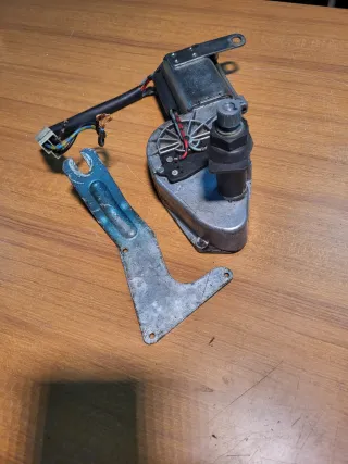 Motorino per tergicristalli  per auto