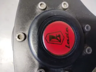 Volante deportivo Lada Niva y Seat con piña